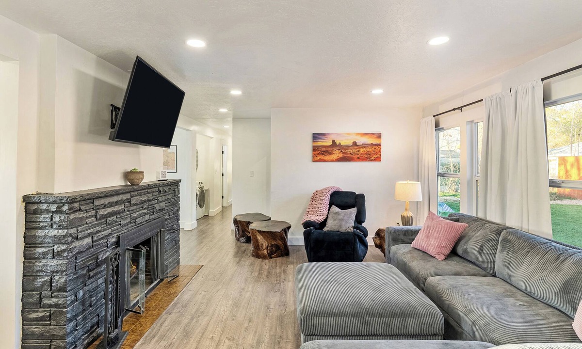 Hillcrest House | Getaway Retreat, 3 BD, 2 BATH