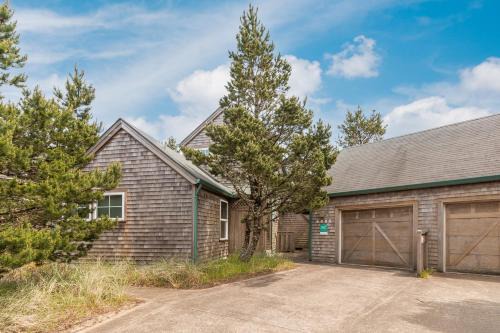 Shorepine Village House | Getaway