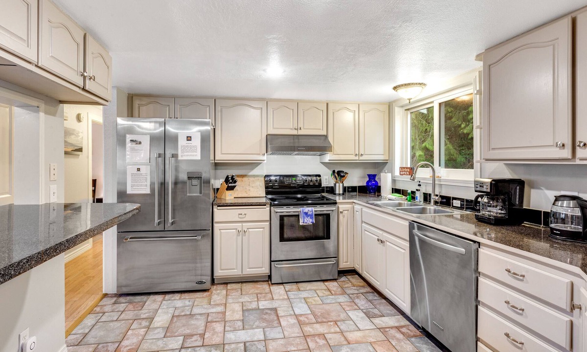Langley House | Getaway with large deck, play area, enclosed yard & game room - near Lone Lake