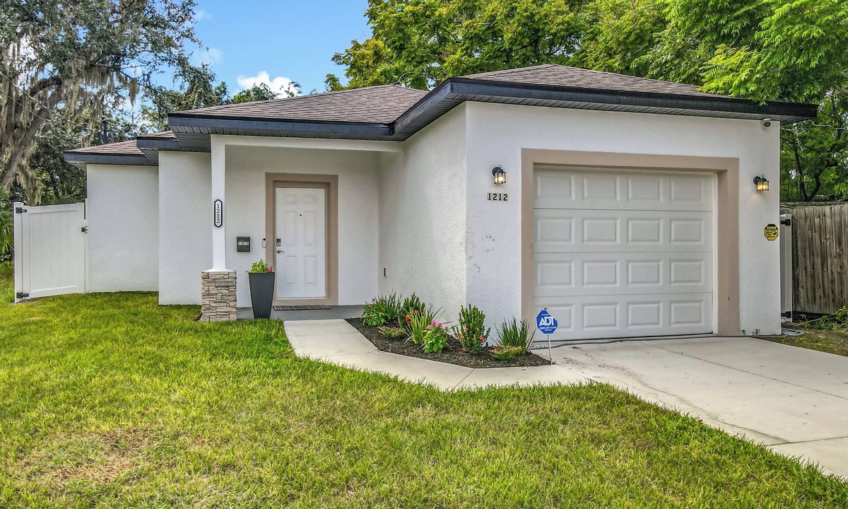 Sanford House | Getaways, your way! Spacious & Modern 3BR, 2BA