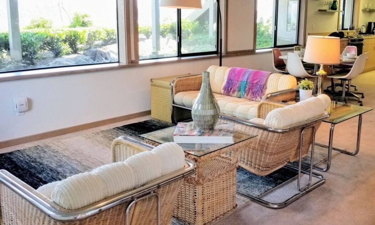 Gig Harbor Apartment | Gig Harbor- Secluded Apartment with Million Dollar View. 10-minute walk to town