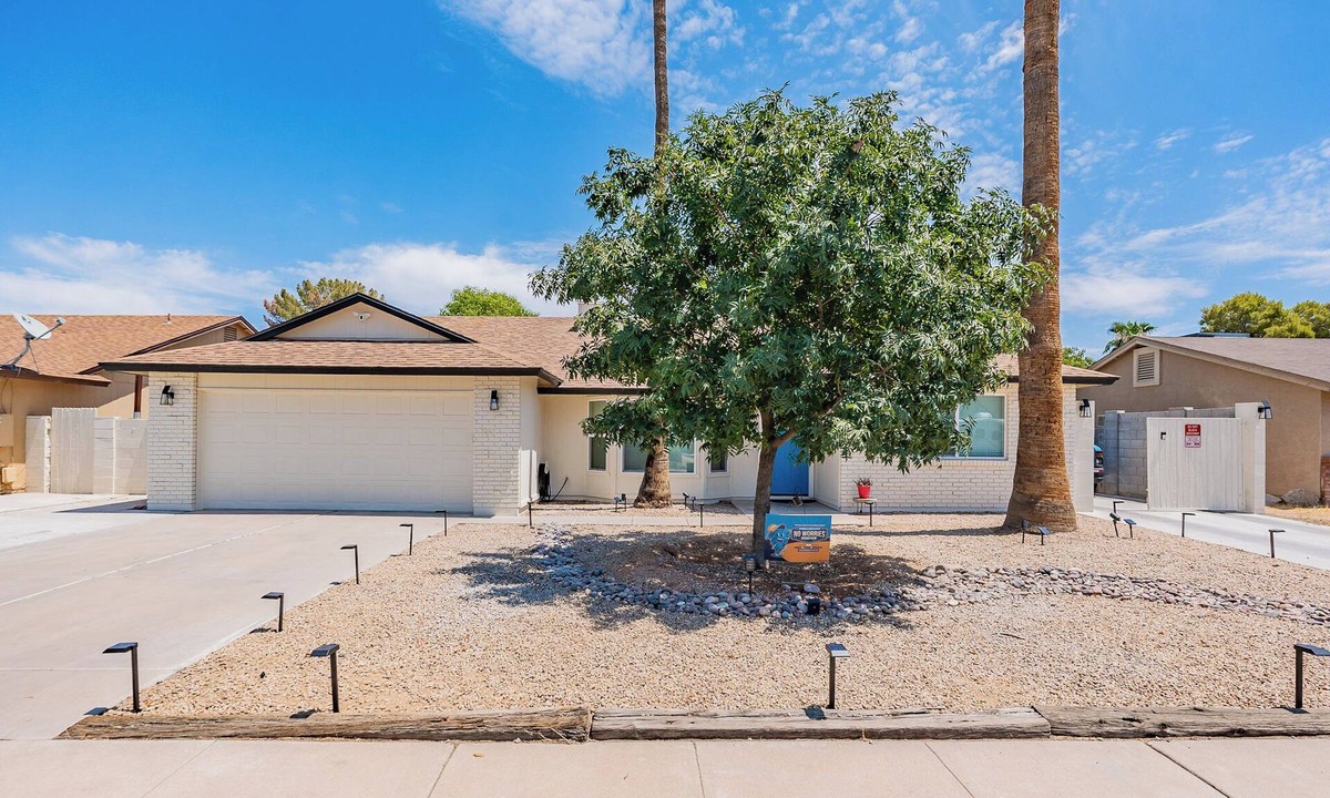 Township House | Gilbert AZ 4BR Vacation Home Remodeled Garage