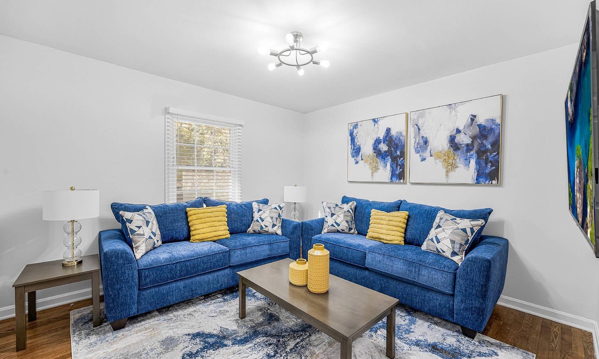 Lincoln Heights House | Gilbert Oasis - Super Spacious, 5 mins. to Uptown Charlotte & attractions - Gym - Office - Sleeps 8!