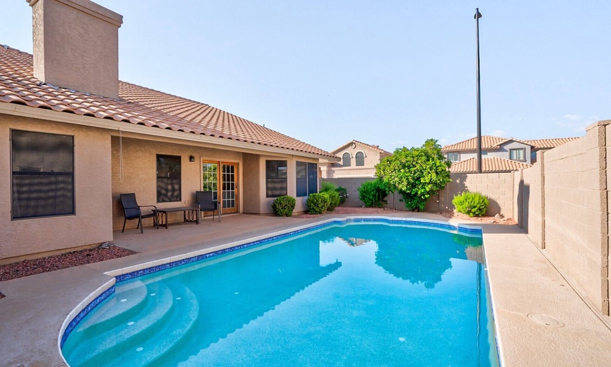 Gilbert House | Gilbert Retreat - Sleeps 14 - Heated Pool!