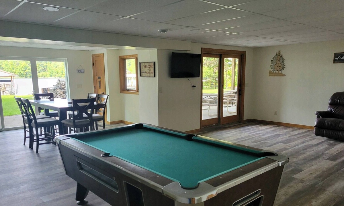 Crivitz House | Gilkey Lake Escape, lake house connected to Crooked Lake