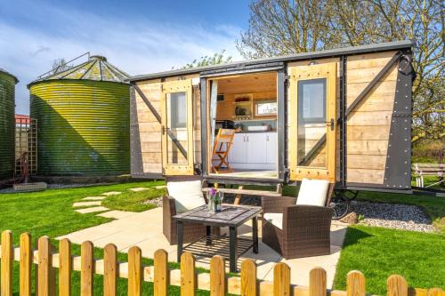 Howlett End House | Gin and Toffee Carriage