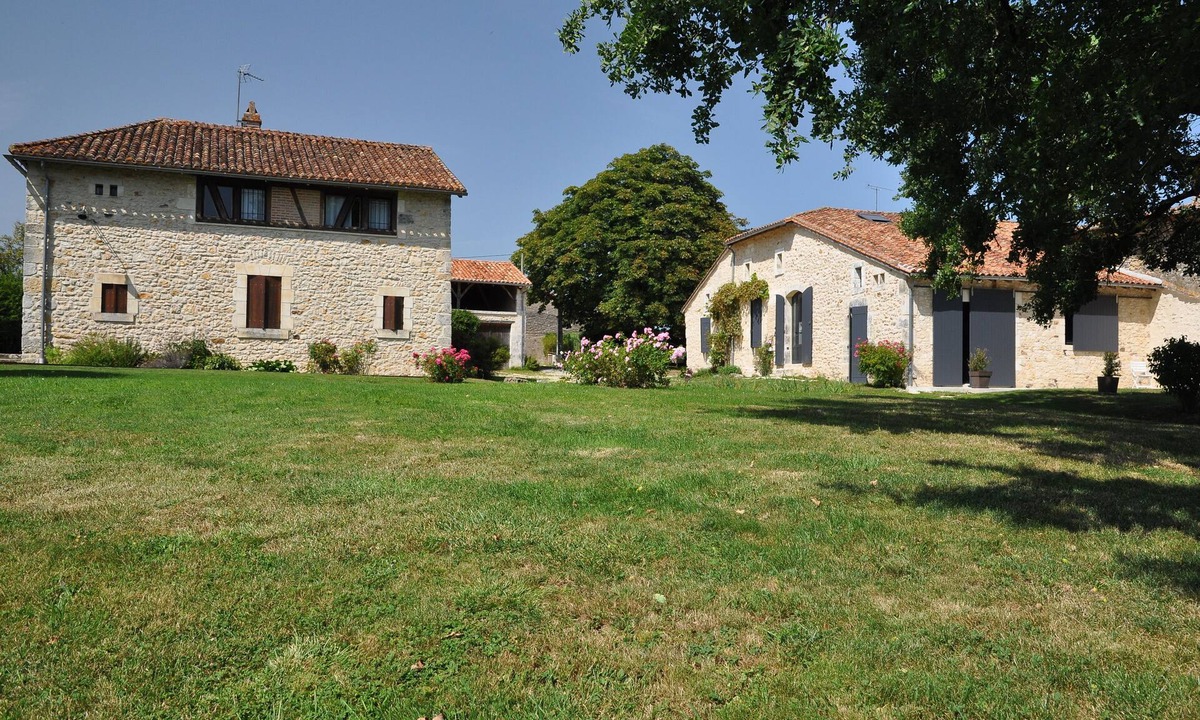 Saint-Martin-de-Fressengeas House | Gites de la Baine: square house and fenestrous