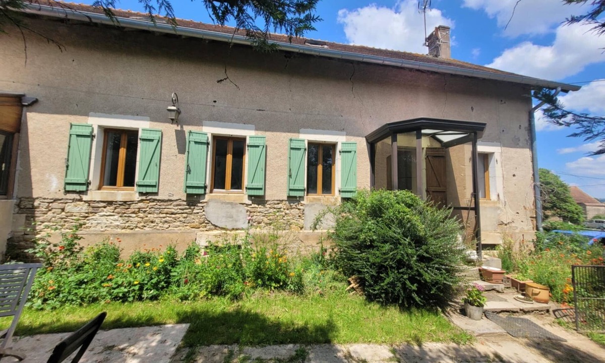 Marcigny-sous-Thil House | Gite 15 pers. former abbey farmhouse, animals live on site