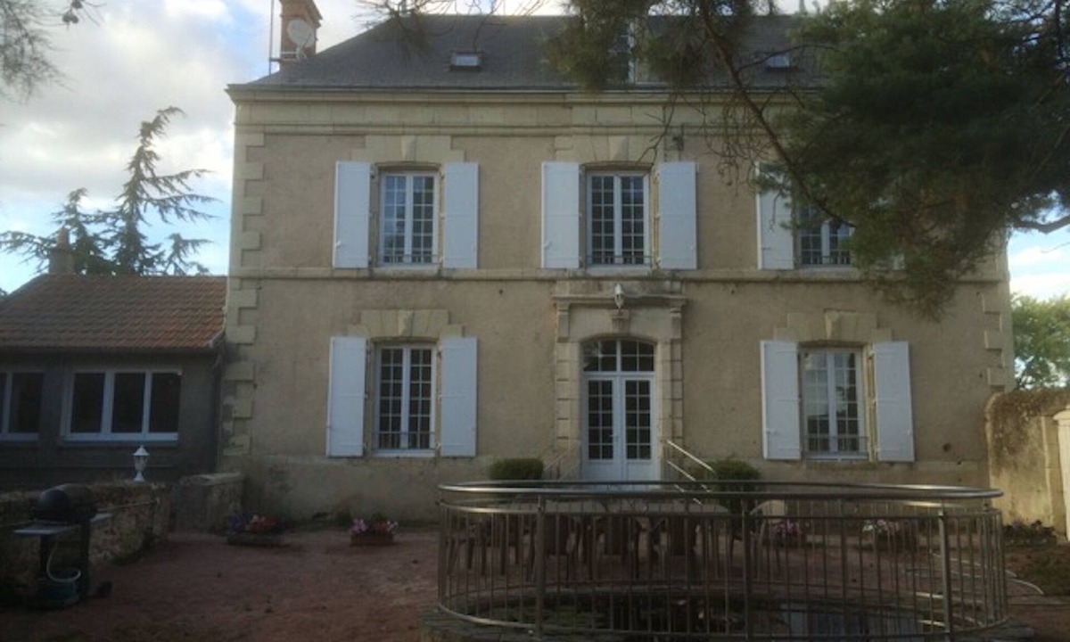 Saint-Jean-de-Thouars Cottage | Gite de Saint Jean in the middle of the fields