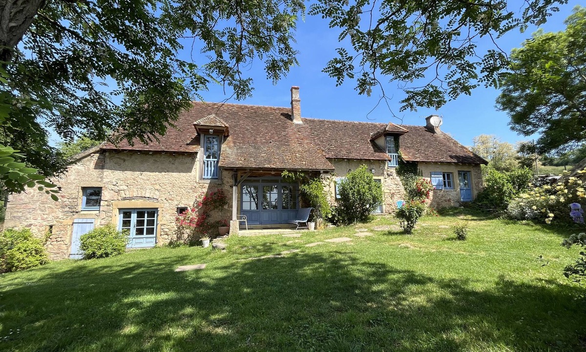 Saint-Marcelin-de-Cray House | Gîte de la Doit, in the countryside, sleeps 14, private pool