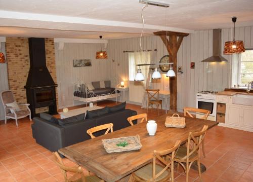 La Celle-Conde House | Gite De Saba