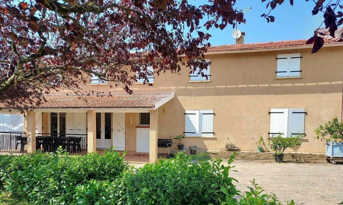 Saint-Sulpice Other | Gîte El Camillou: Cozy farmhouse for groups, families, and friends.