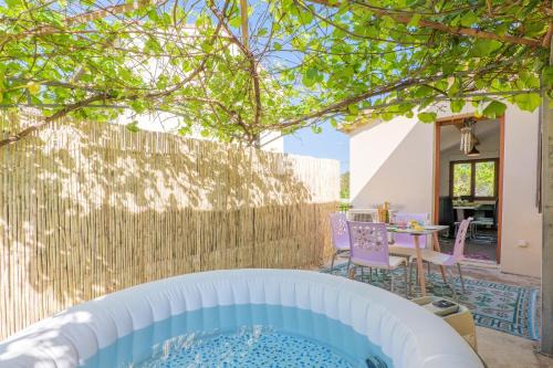 Joyeuse House | Gite en sud-ardèche avec jacuzzi