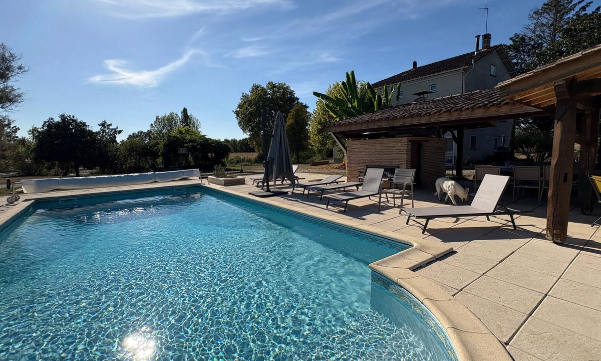 Aiguillon Cottage | Gite Le Parc de Gouts – Your Spacious Estate with Heated Pool and Private Pond in Aiguillon