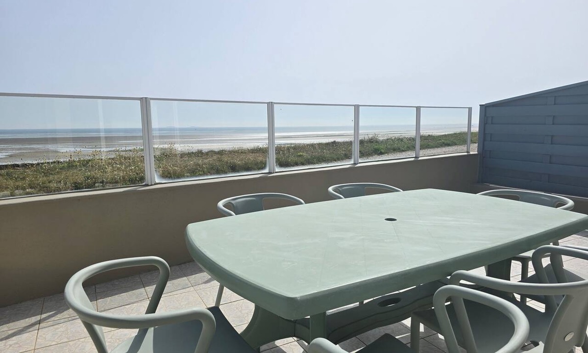 Saint-Marcouf Cottage | Gite Les embruns, the sea at your feet, ideal for 7 people