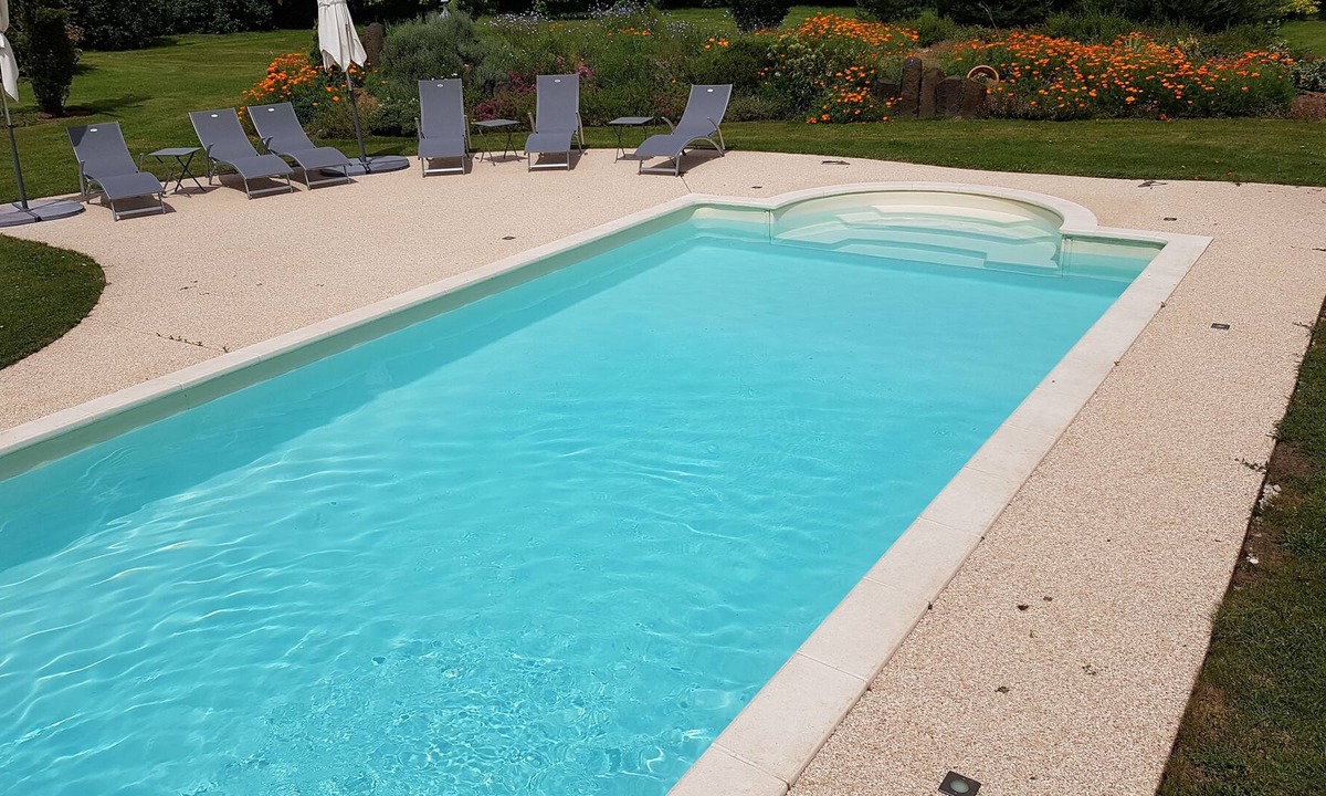 Saint-Vincent Apartment | Gîte Ravin de Corboeuf with heated swimming pool in the heart of Auvergne