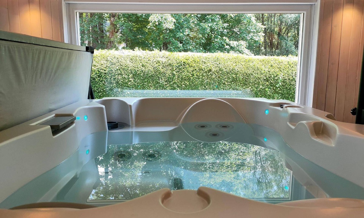 Foncine-le-Haut Apartment | Gite Roses Jura Mountains with Spa Sauna river