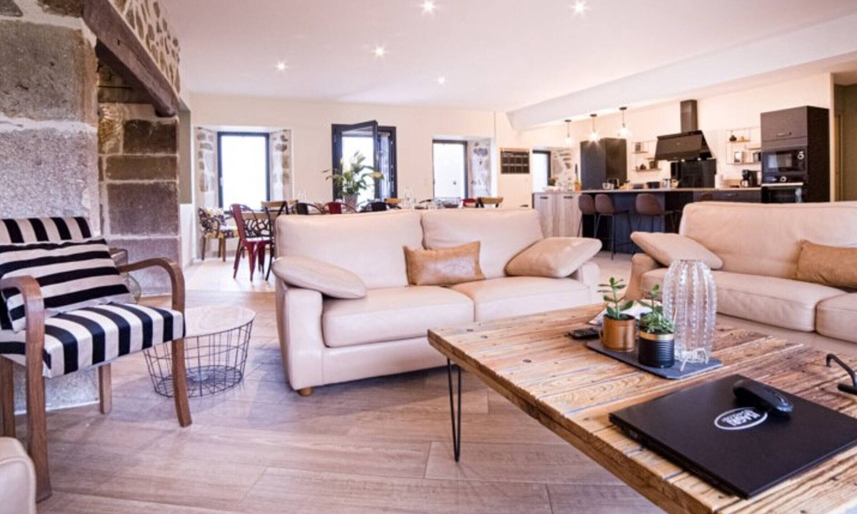 Saint-Hippolyte Cottage | Gite Saint-Hippolyte, 5 bedrooms, 14 persons
