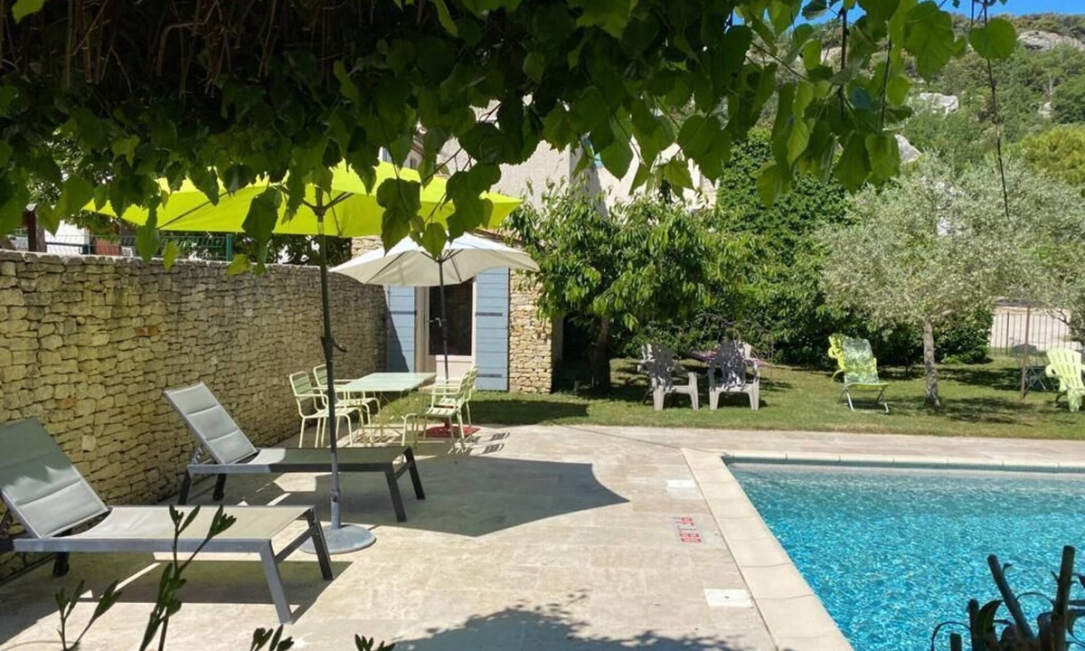Venasque Apartment | Gîte Studio with Terrace in Venasque
