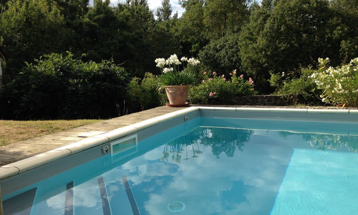 Denee Bed & Breakfast | Gîte with large private swimming pool and garden in a peaceful setting near the Loire in Anjou