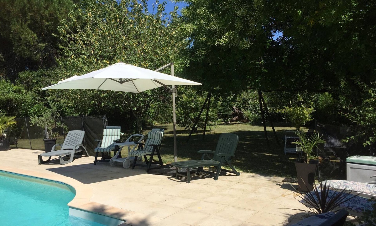Tremolat Apartment | Gite with pool & fab gardens 5 mins from quaint village with restaurants & shop