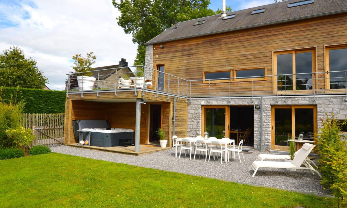 Heyd House | Gite with pool table, hot tub and sauna