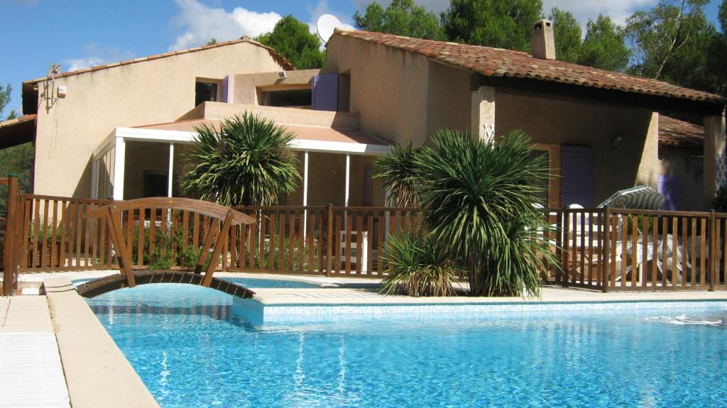 Lambesc Apartment | Gites Croignes-Ponant
