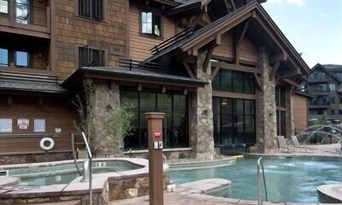 Breckenridge Cabin | GL7 - Large Master one-bedroom, 900 ft., not a suite!