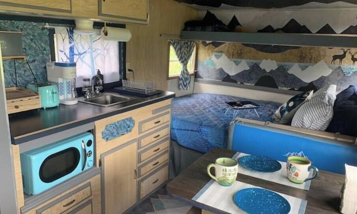 Sweet Grass County House | Glacier, chill out in this cool camper!