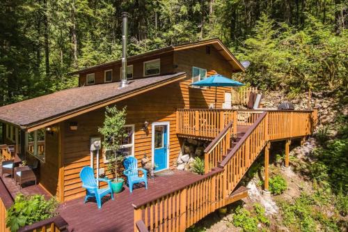 Glacier Apartment | Glacier Hideaway - Mt Baker Cabin - AC, Hot Tub, BBQ, Hiking, WiFi