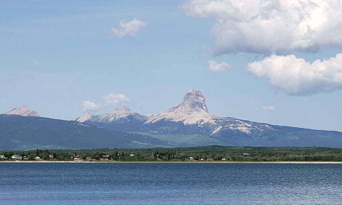 Babb House | Glacier National Park views from this private nearby Duck lake waterfront home.