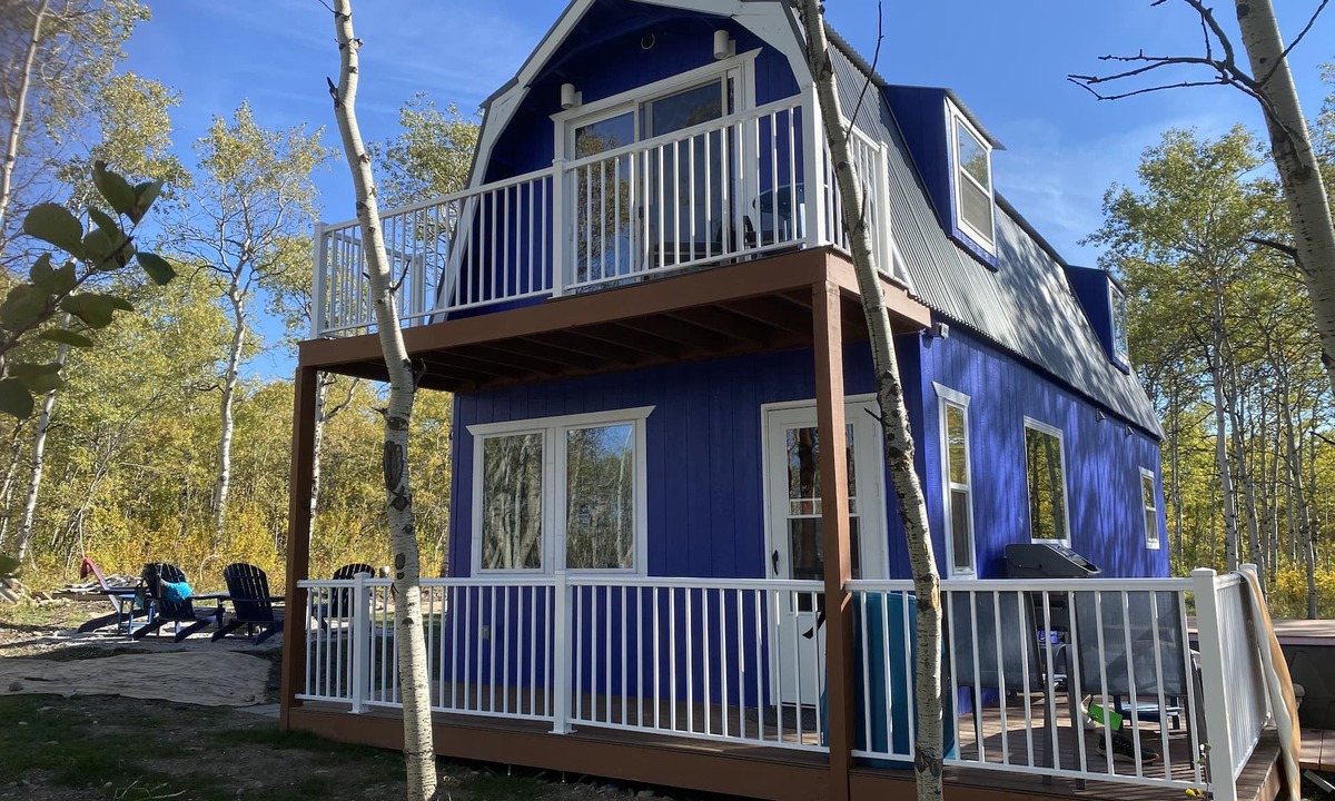 Babb House | Glacier Summit - Spacious, New & Modern Villa Overlooking the Forest & Rockies