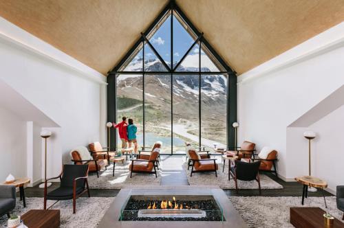 Jasper National Park South Entrance Hotel | Glacier View Lodge