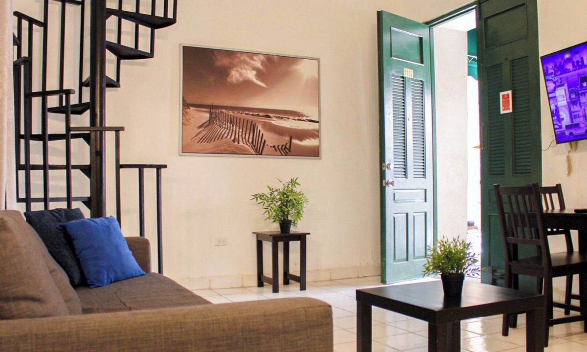 Ponce Centro Apartment | Gladiolas 1102