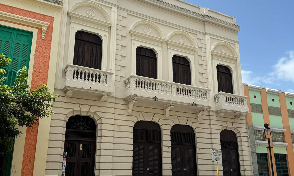 Ponce Centro Apartment | Gladiolas 2103
