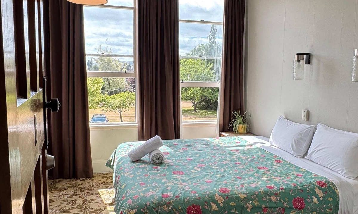 Fairlie Hostel | Gladstone Grand Hotel
