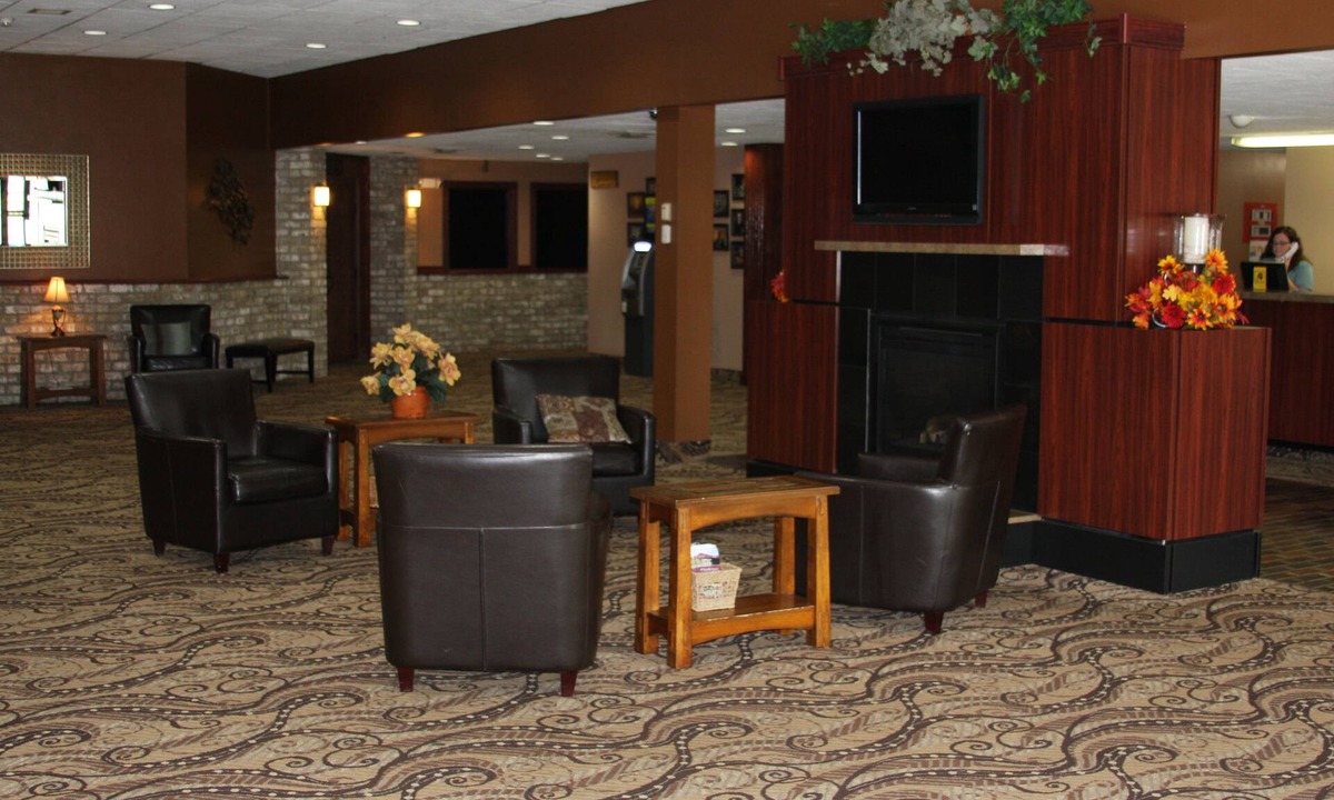 Jamestown Hotel | Gladstone Inn & Suites