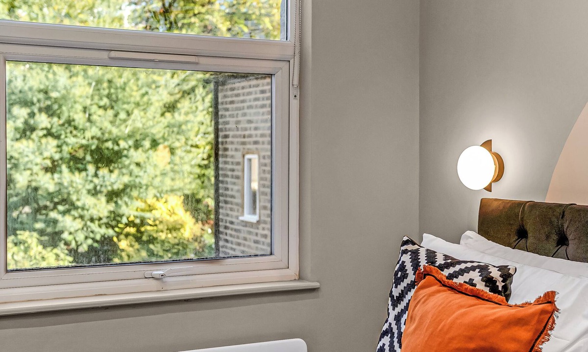 Peckham Apartment | Glam Compact Studio with Chic Kitchenette