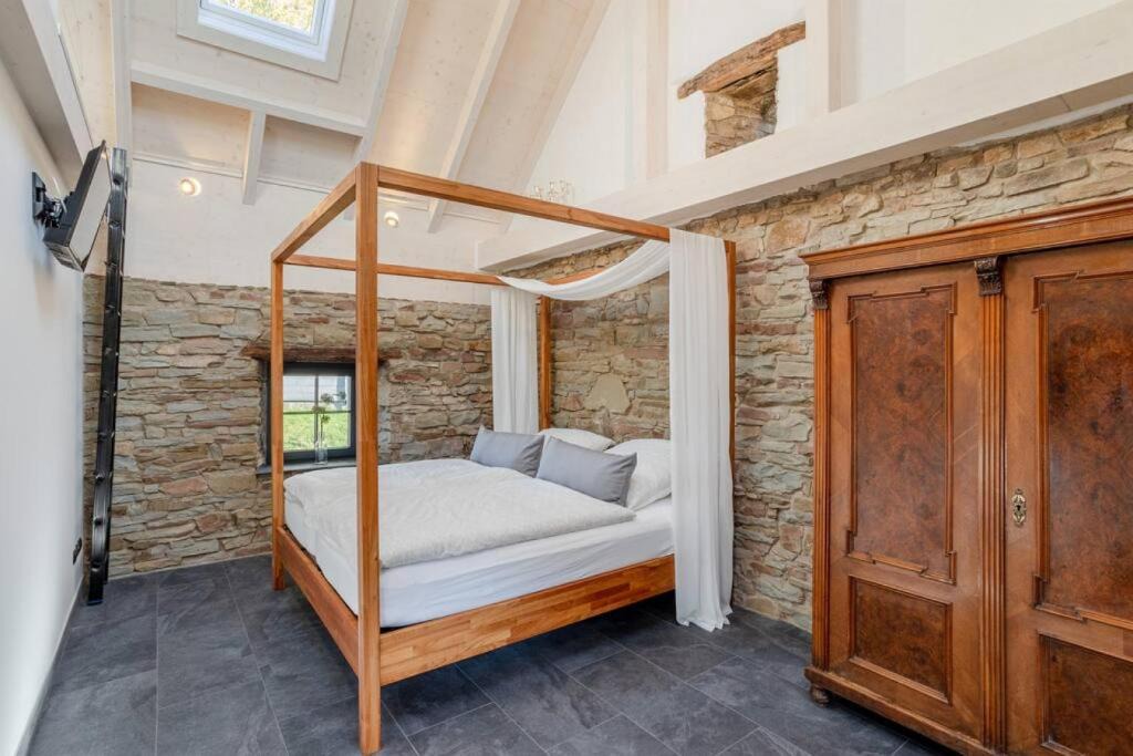 Kronenburg House | Glamorous Cottage Chimney Sauna