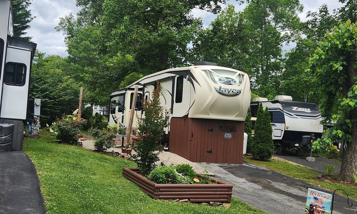 Pittman Center House | Glamping Experience in Gatlinburg