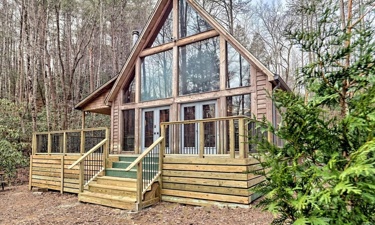 Sautee Nacoochee Cabin | Glamping in this Amazing Waterfront A-Frame with Outdoor Kitchen and Fire-Pit near Helen, GA