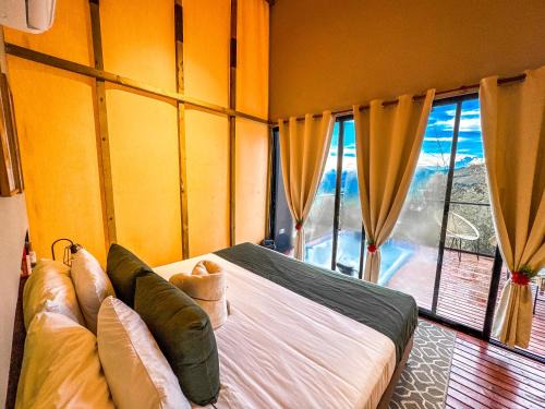 Marinilla Other | Glamping tipo cabaña cerca a Medellín y el Peñol - LUUM By Roots Rentals