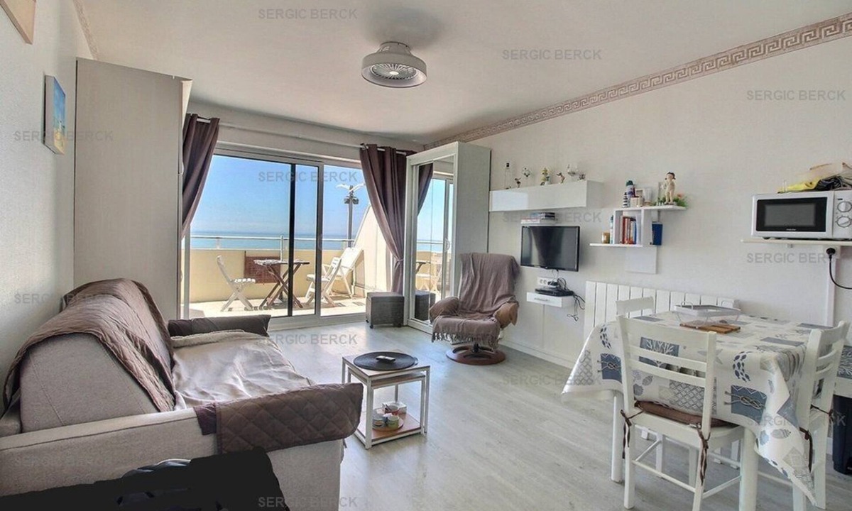 Berck-sur-Mer Apartment | GLB107: OCEAN-FACING, studio apartment with a terrace overlooking the ocean