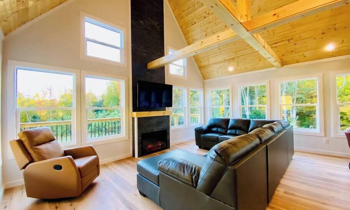 Rogers Cabin | Glencoe | Modern RRG Cabin | Hot Tub | 3 King Beds - Located Just 3 Minutes From the Gorge Underground!
