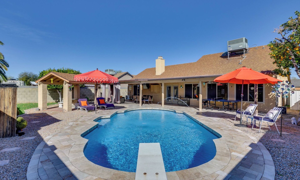 Glendale House | Glendale Entertainment Hub! Family Home w/Pool
