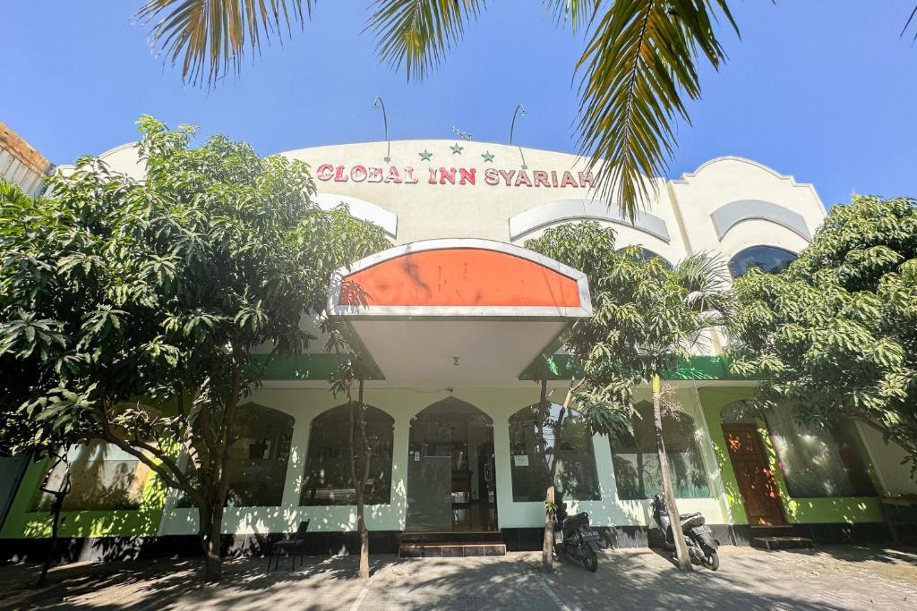 Sedati Hotel | Global Inn Syariah Mitra RedDoorz near Juanda T1 Airport