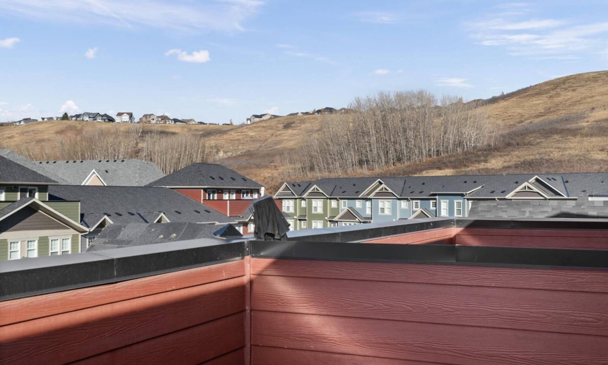 Cranston Apartment | GLOBALSTAY. 3 Bedroom Townhouse View of the Hills