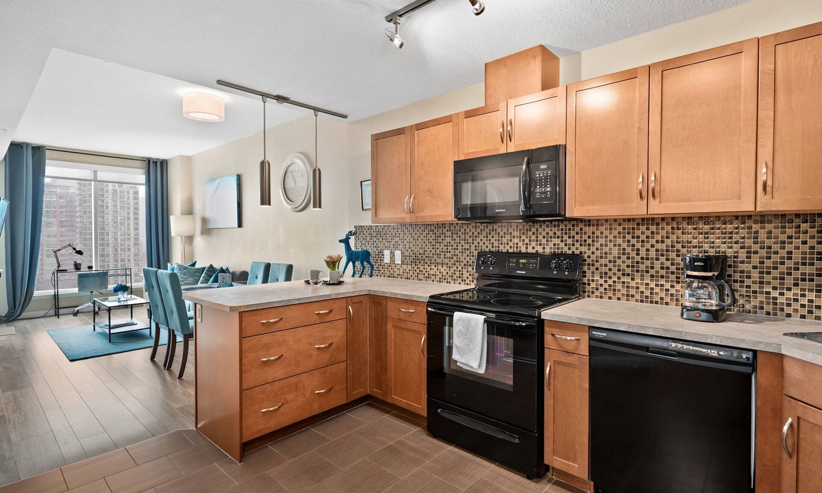 Victoria Park Apartment | GLOBALSTAY . Modern DT Condo. Balcony. Free Parking. Gym.
