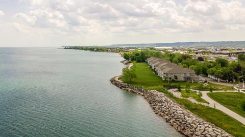 Stoney Creek House | GlobalStay Waterfront 5 Bedroom Townhouse Hot tub Sauna Stoney Creek
