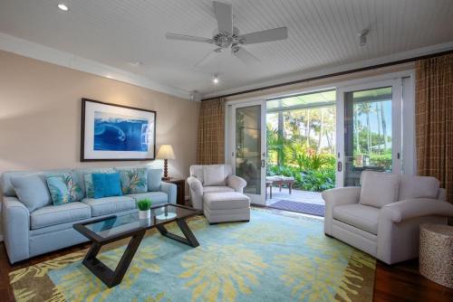 Kahuku House | Glorious Beachfront High End Villa grass to sand